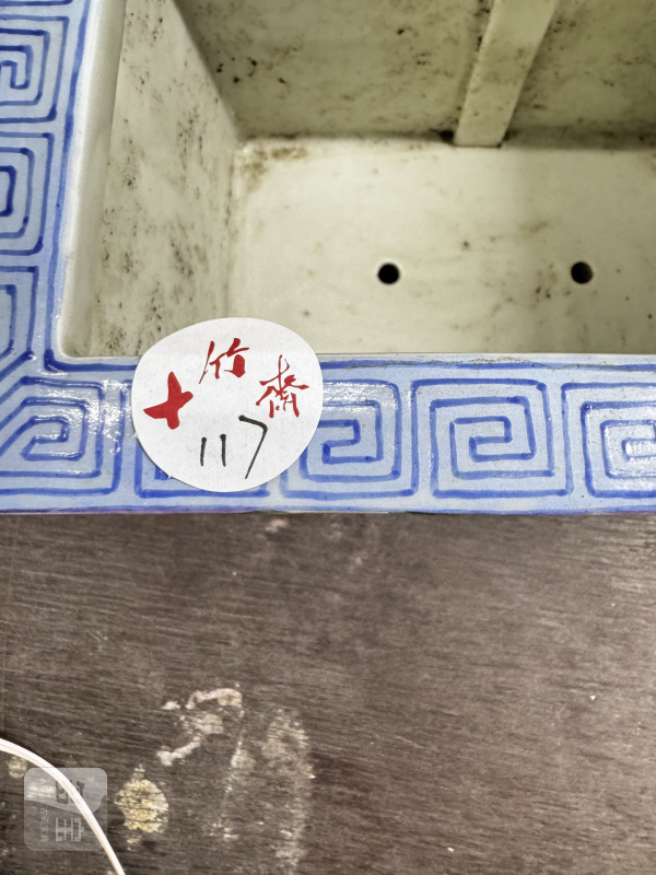 清 粉彩花鸟四方花盆一对 - 图2